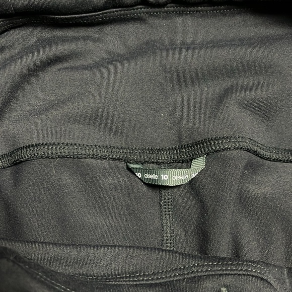 Oiselle pocket jogger long shorts, size 10 - Picture 5 of 5